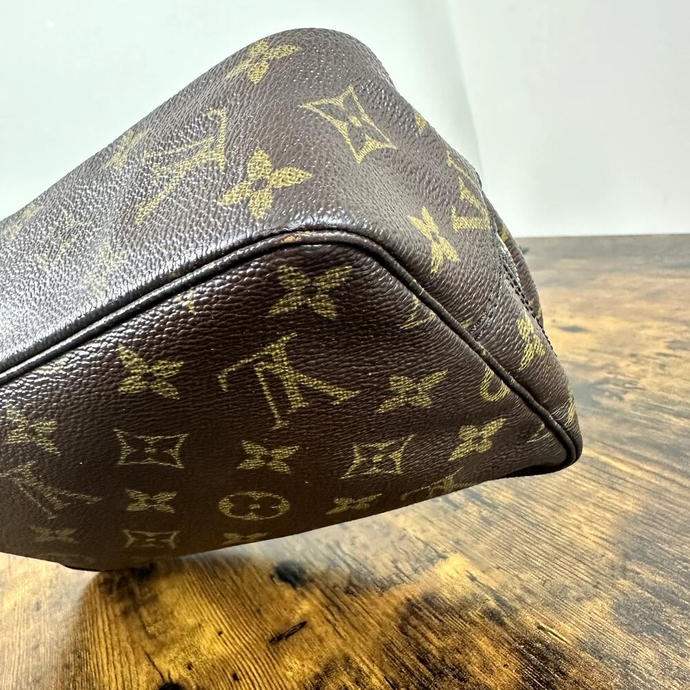 Louis Vuitton Trousse Toilette 23 Monogram Cosmetic Bag - Picture 14 of 16